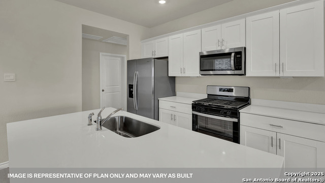 Image 9 of 32 For 140 Raymondville Path