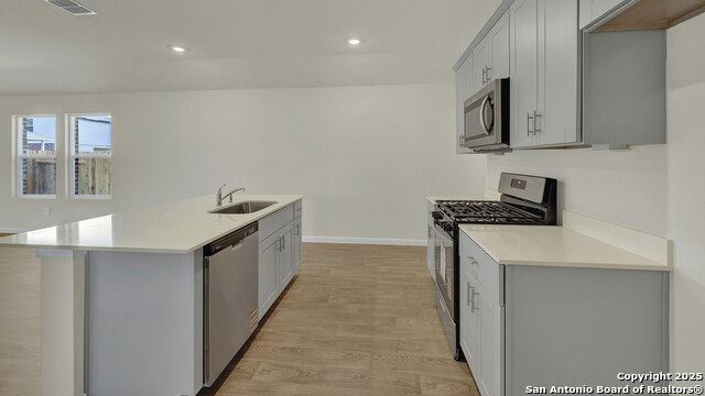 Image 11 of 37 For 105 Morning Side Grove