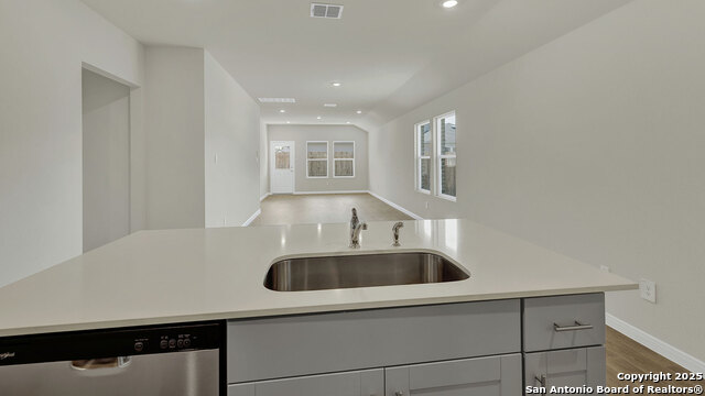 Image 13 of 37 For 105 Morning Side Grove