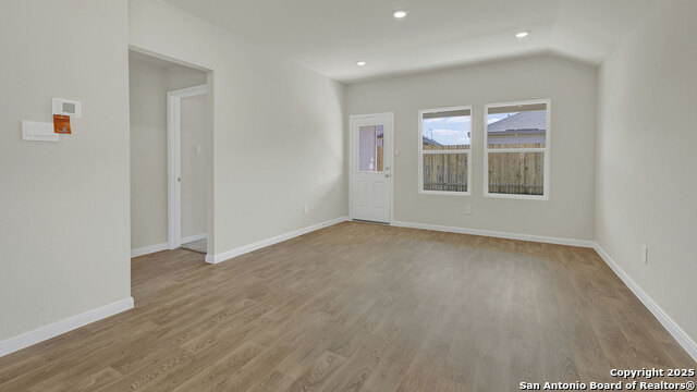 Image 16 of 37 For 105 Morning Side Grove