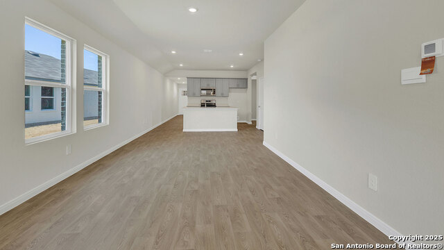 Image 17 of 37 For 105 Morning Side Grove