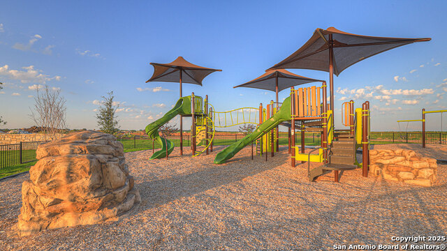 Image 31 of 37 For 105 Morning Side Grove