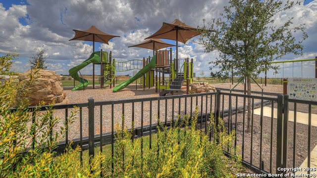 Image 34 of 37 For 105 Morning Side Grove