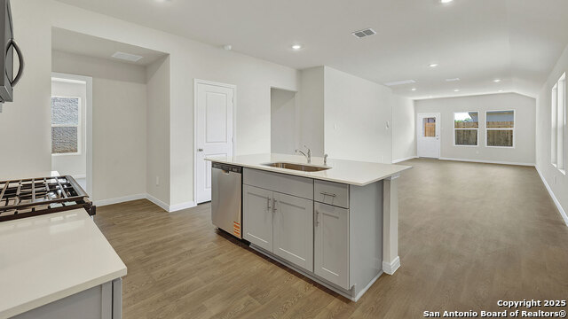 Image 7 of 37 For 105 Morning Side Grove