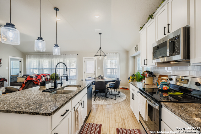 Image 10 of 29 For 1100 River Wood