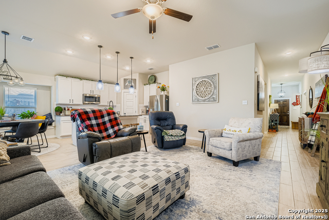 Image 5 of 29 For 1100 River Wood