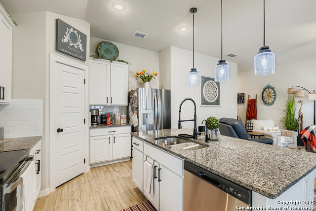 Image 9 of 29 For 1100 River Wood