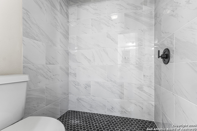 Image 22 of 25 For 5914 Forest Mill