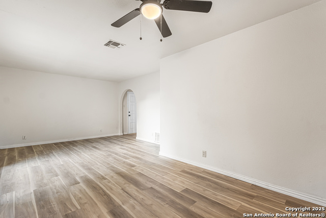 Image 4 of 25 For 5914 Forest Mill