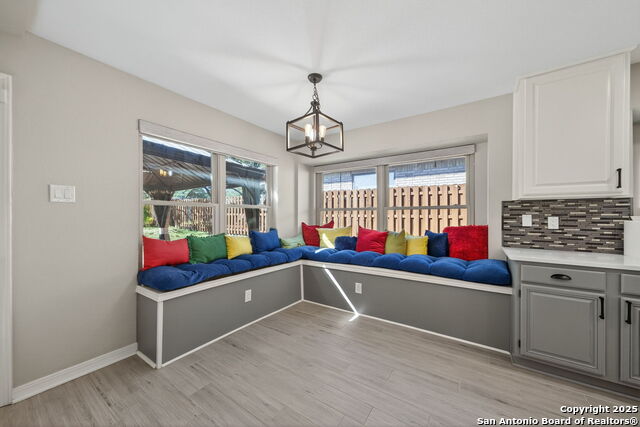 Listing photo id 10 for 7515 Forest Edge