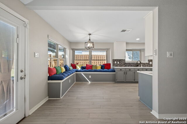 Listing photo id 11 for 7515 Forest Edge