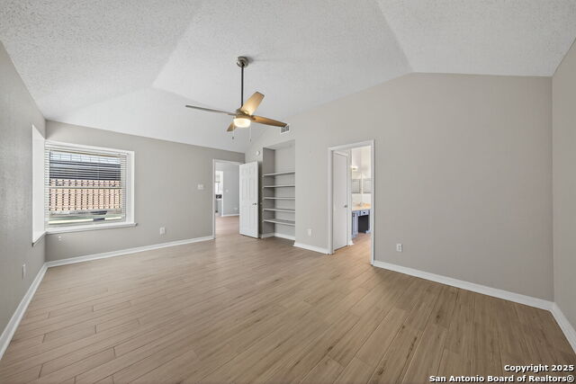 Listing photo id 15 for 7515 Forest Edge