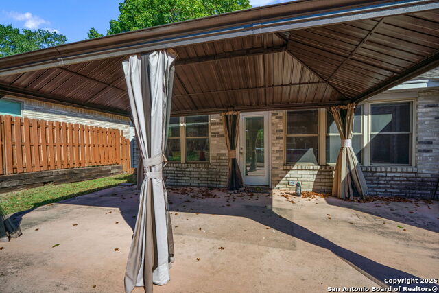 Listing photo id 22 for 7515 Forest Edge