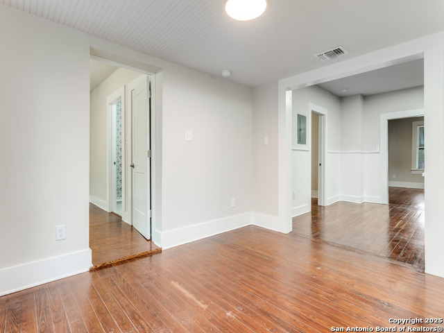 Image 18 of 25 For 1035 Elsmere W