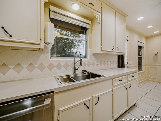 Listing photo id 8 for 4313 Driftwood Pl