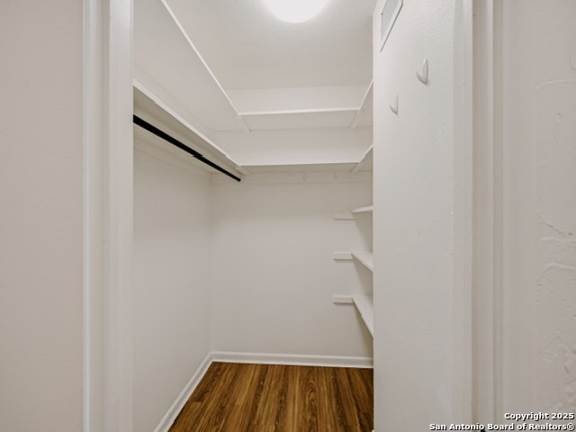 Listing photo id 12 for 4313 Driftwood Pl