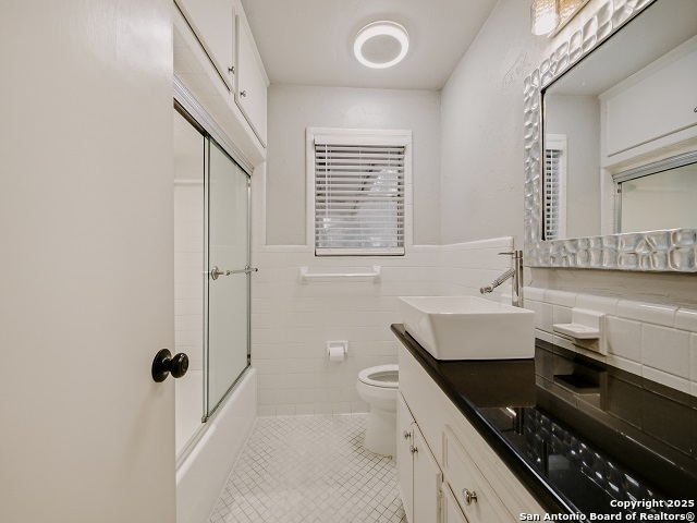 Listing photo id 18 for 4313 Driftwood Pl