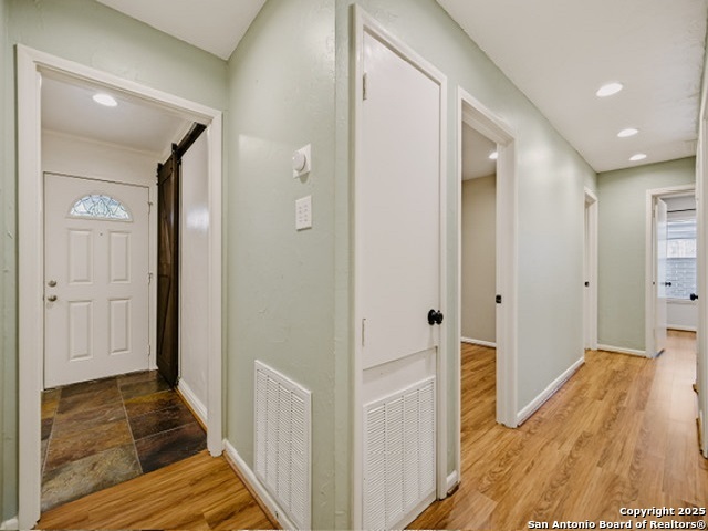 Listing photo id 3 for 4313 Driftwood Pl