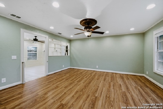 Listing photo id 4 for 4313 Driftwood Pl