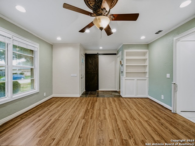 Listing photo id 5 for 4313 Driftwood Pl