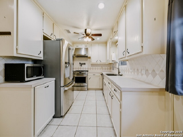 Listing photo id 7 for 4313 Driftwood Pl