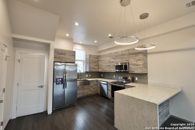 Image 10 of 40 For 910 Montana St  101