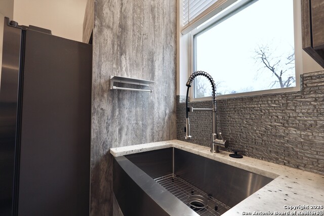 Image 11 of 40 For 910 Montana St  101