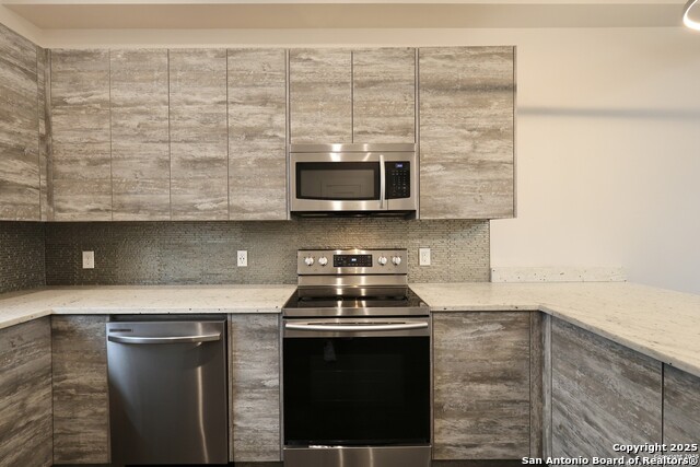 Image 12 of 40 For 910 Montana St  101