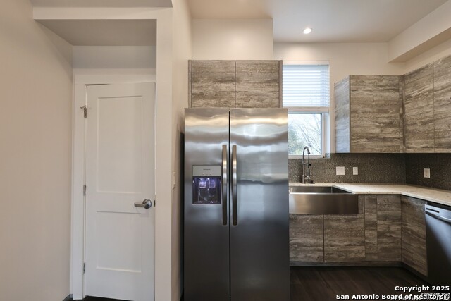 Image 13 of 40 For 910 Montana St  101