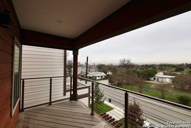 Image 15 of 40 For 910 Montana St  101