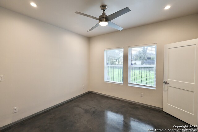 Image 16 of 40 For 910 Montana St  101