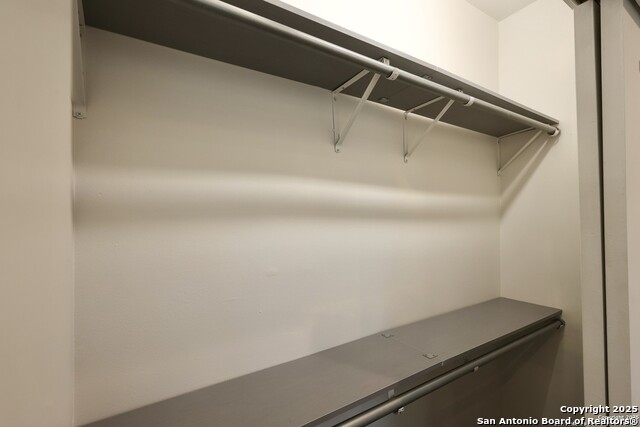 Image 18 of 40 For 910 Montana St  101