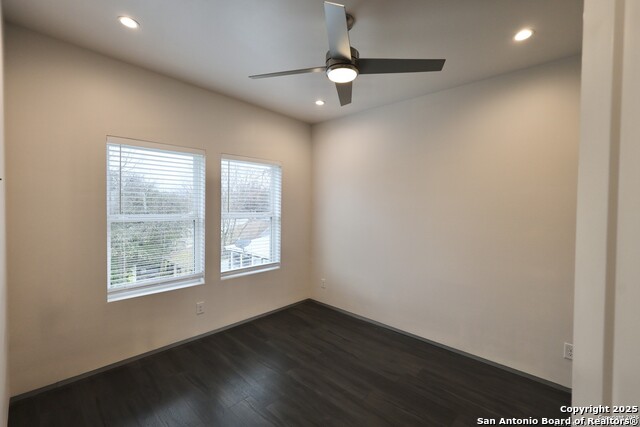 Image 23 of 40 For 910 Montana St  101