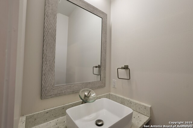 Image 24 of 40 For 910 Montana St  101