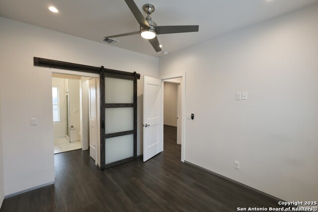 Image 25 of 40 For 910 Montana St  101