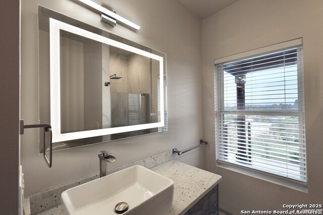 Image 27 of 40 For 910 Montana St  101