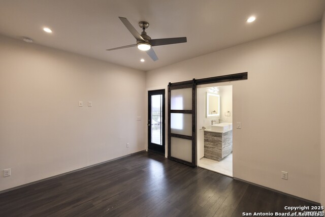 Image 31 of 40 For 910 Montana St  101