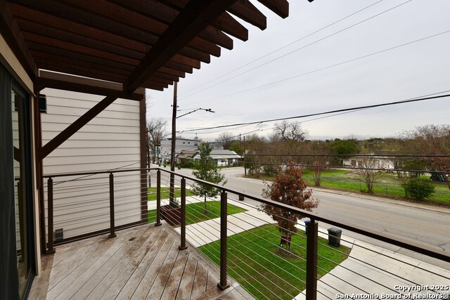 Image 33 of 40 For 910 Montana St  101