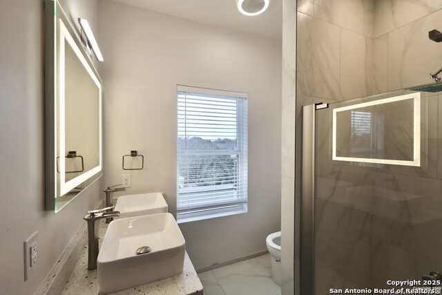 Image 34 of 40 For 910 Montana St  101