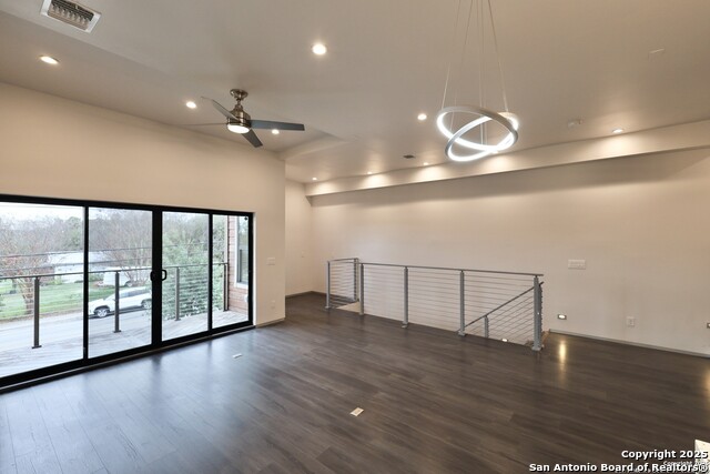 Image 7 of 40 For 910 Montana St  101