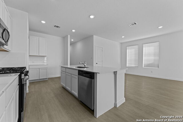 Listing photo id 12 for 726 Bee Ridge Pt