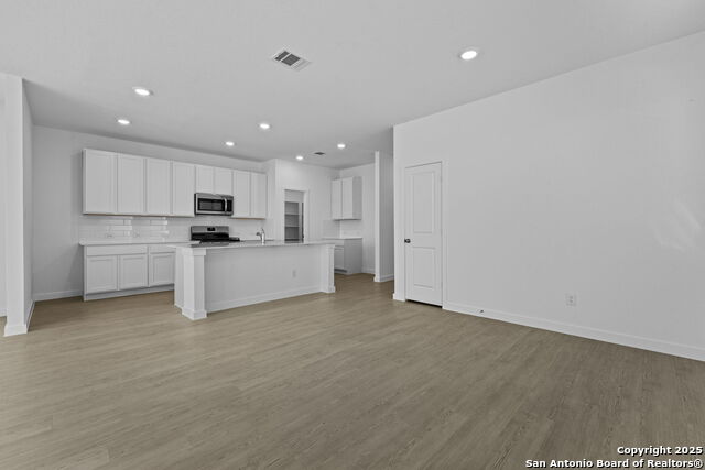 Listing photo id 14 for 726 Bee Ridge Pt