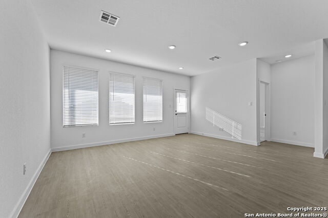 Listing photo id 15 for 726 Bee Ridge Pt