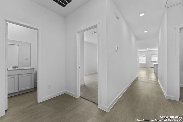 Listing photo id 0 for 726 Bee Ridge Pt