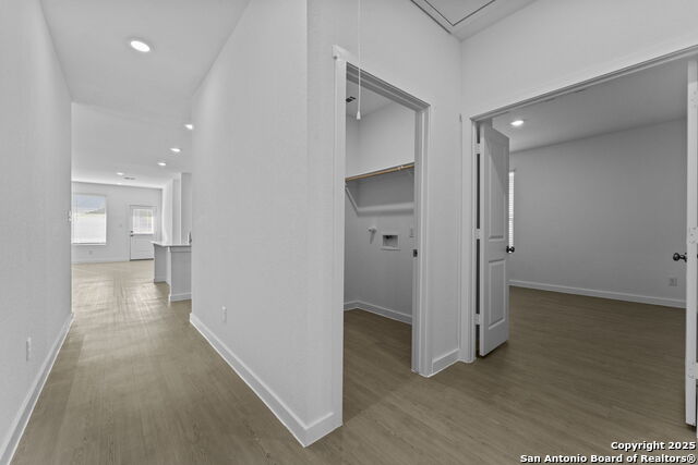 Listing photo id 6 for 726 Bee Ridge Pt