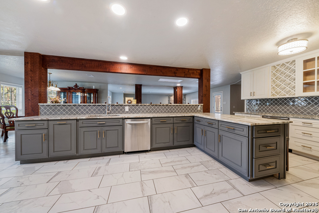 Image 12 of 45 For 8738 Garden Ridge