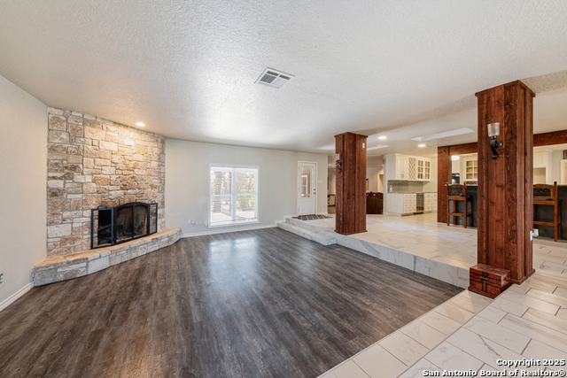 Image 16 of 45 For 8738 Garden Ridge