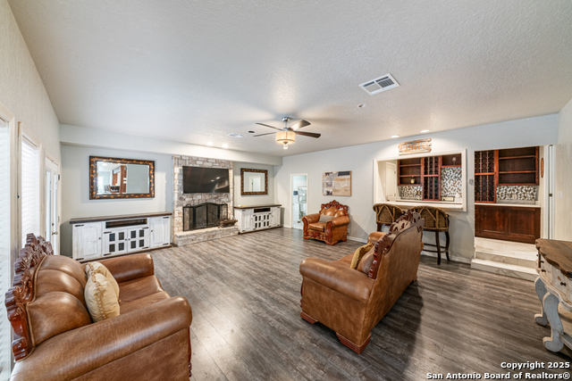 Image 18 of 45 For 8738 Garden Ridge