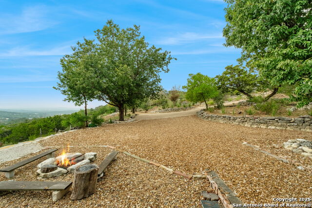 Image 12 of 49 For 411 Valley View