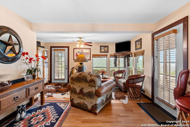 Image 17 of 49 For 411 Valley View